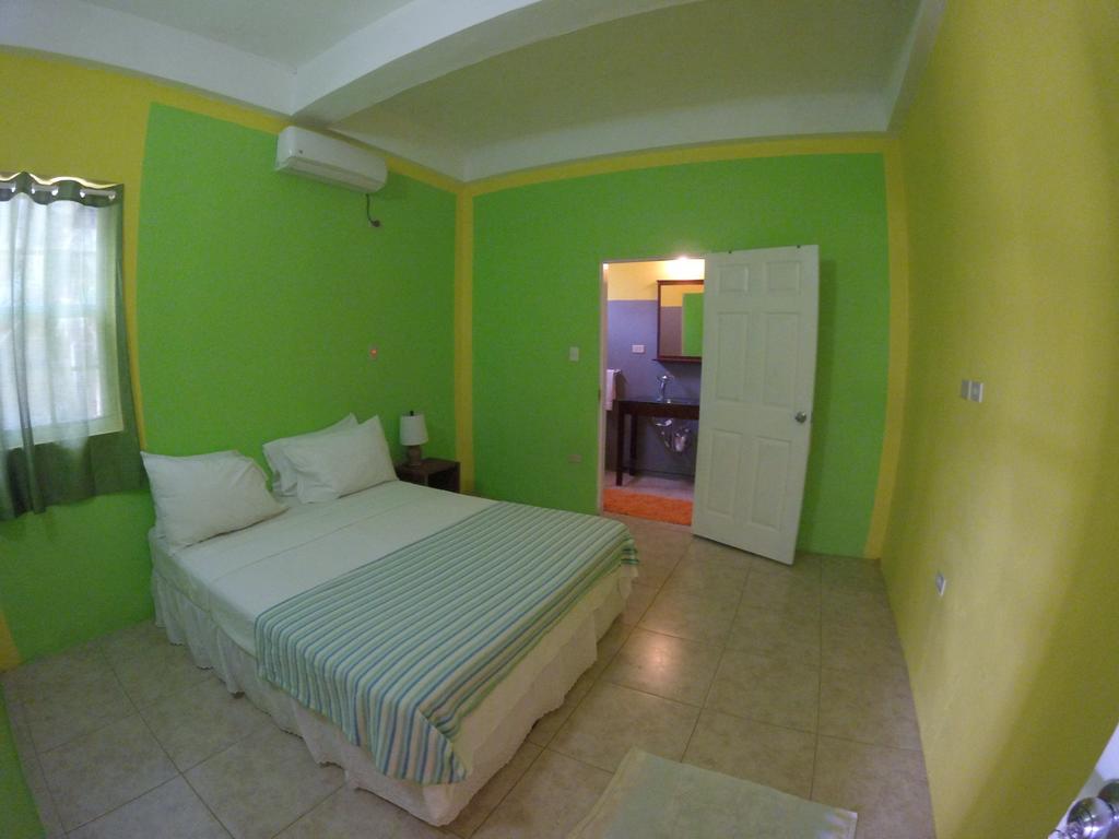 Fish Tobago Guesthouse Buccoo Екстериор снимка